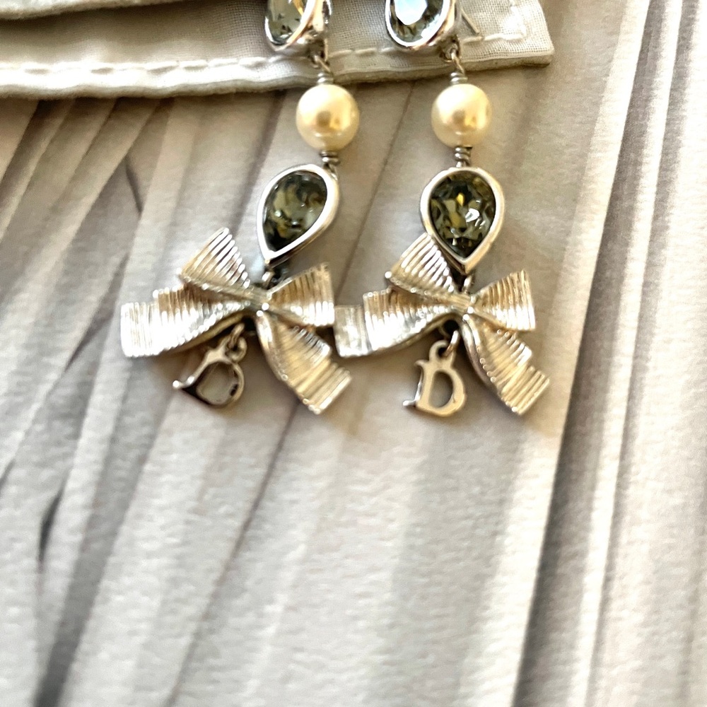 Dior Vintage Faux Pearl and Bow Earrings - Picture 2 of 3
